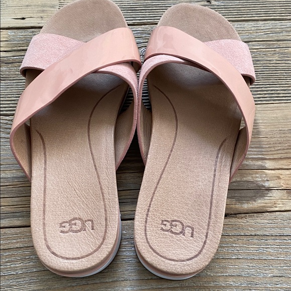 UGG Kari Slide. Pink. Size 8. - Picture 2 of 9